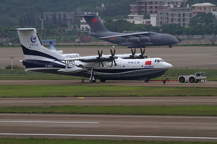 图23 AG600大型水陆两栖飞机(2017年陆上首飞、2018年水上首飞)