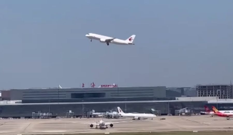 图25 C919商业首航(2023年5月28日,东航MU9191航班)