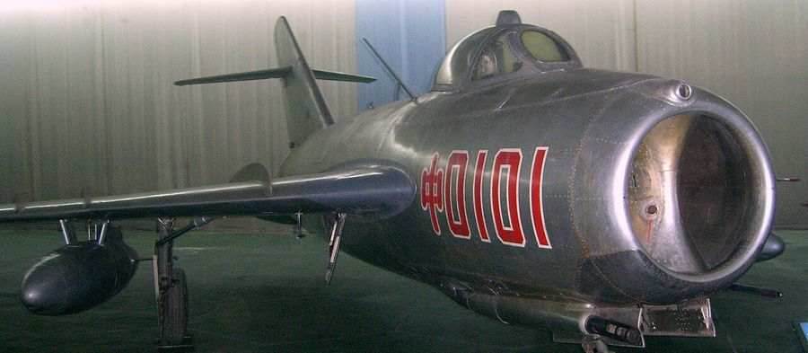 图9 歼5喷气式歼击机(1956年首飞,新中国第一种喷气式飞机)